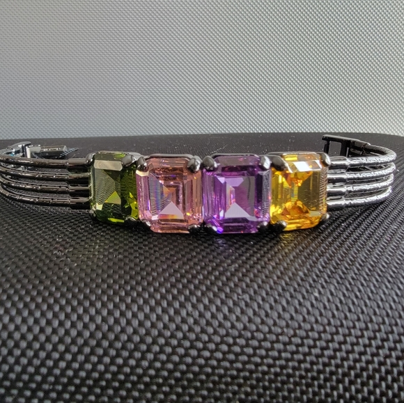 Fifth Avenue Bracelet - Picture 5 of 5